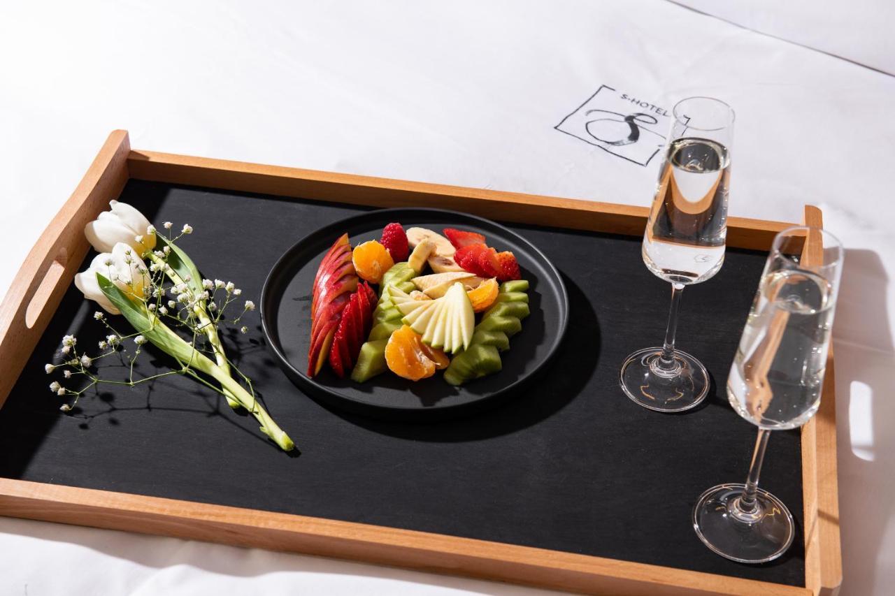 S Hotel Boutique Tessalónica Exterior foto Room service tray